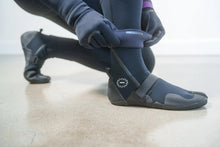 Load image into Gallery viewer, 4mm Split-Toe Booties - Crooked